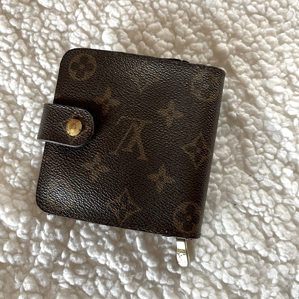 Louis Vuitton pre loved authentic wallet